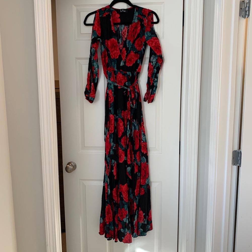 Worn once Lulu’s floral long dress size small